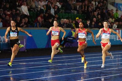Amy Hunt takes silver as England wait for Commonwealth women’s 100m win goes on