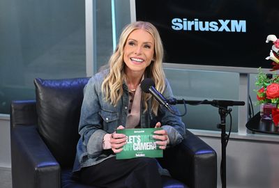 A Painful Surgery With Long-Term Benefits Leaves Kelly Ripa Unable to Speak For the Time Being