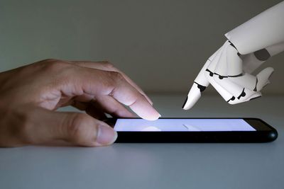 Why AI advice is double-edged
