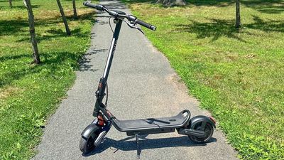 I raced a stranger up a hill on the Apollo Explorer 2.0, and completely smoked his electric scooter