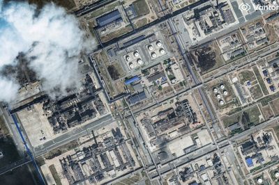 Ukraine says it hit a major Russian oil refinery hours after Zelensky’s meeting with Trump