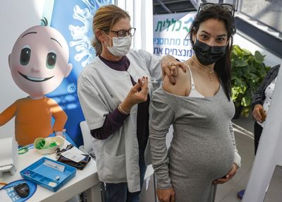 CDC Registry Data Find No Rise in Infant Health Problems After COVID Vaccination in Pregnancy