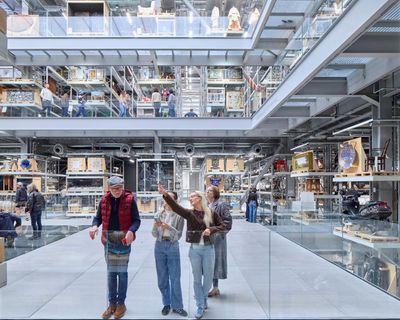 Staff at V&A site in London vote to strike over toilet and water breaks
