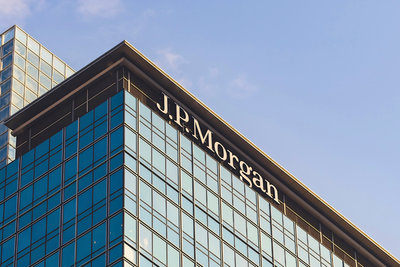 Expanded JPMorgan Federal Lawsuit Says Witness Saw Executive Emerge Naked Before Allegedly Demanding Threesome