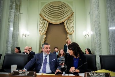 Senators still working with SEC, Big Ten on thorny issues involved in college sports bill