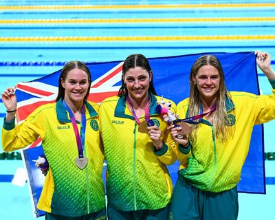 Australia’s swimming momentum shows no sign of slowing down after record Commonwealth Games haul