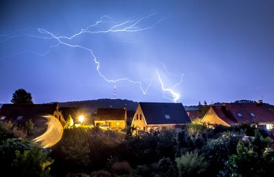 A Tree Crew Worker Was Killed by a Suspected Lightning Strike in Wisconsin, and Most People Get the Rescue Response Wrong