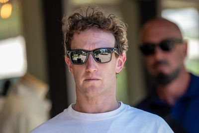Meta stock drops 10% as free cash flow gets crushed—and Zuckerberg hints at cloud business