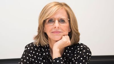 I Have 1,000 Books in My Tiny Apartment, but Nancy Meyers’s Floor-to-Ceiling Shelves Turn Storage Into Pure Architectural Magic