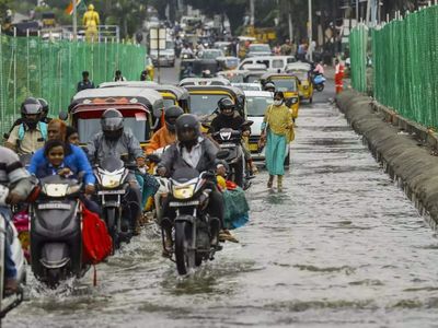 Hyderabad weather today: Will the city see heavy rain as IMD issues alert for 16 Telangana districts?