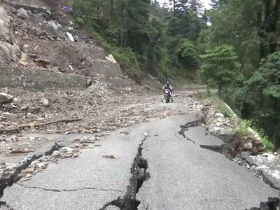 Heavy landslides damage Thannamandi-DKG-Bufliaz road in J&K; BRO continues restoration on war footing