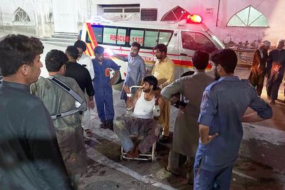 Raid on a Pakistani police post leaves 11 officers and 15 attackers dead