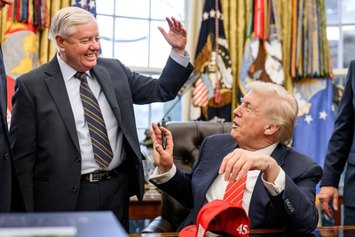 'Dumb and Dumber': Trump Mocked Over 'Disgusting' Tic Tac Stunt at Lindsey Graham's Funeral Service