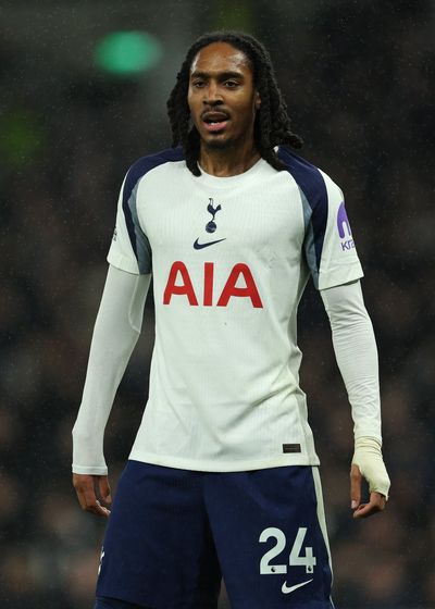 Roberto De Zerbi reveals what he told Djed Spence as Tottenham transfer decision looms