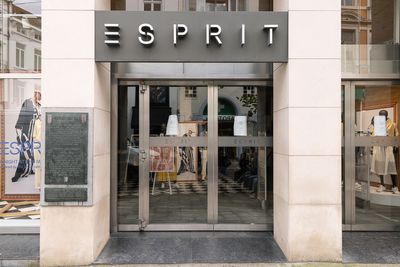Esprit's $16.99 Costco Sweatshirt Sends Gen X Shoppers on a Nostalgia Hunt