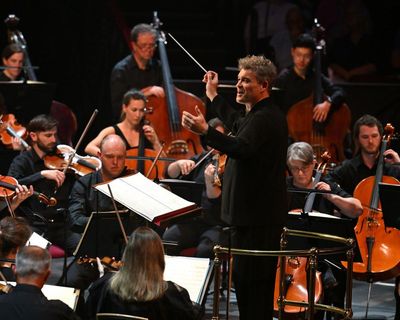 BBCSSO/Wigglesworth / Booth review – Brett Dean’s song cycle is rich and strange
