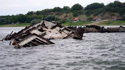 Low water levels: EU clears old Nazi warships from the Danube