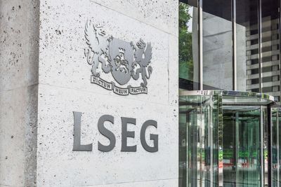 FTSE 100 reaches new heights in spite of ongoing Iran war