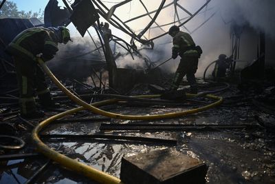 Russian airstrikes on Ukraine trigger sirens in Poland – as captured by British tourist