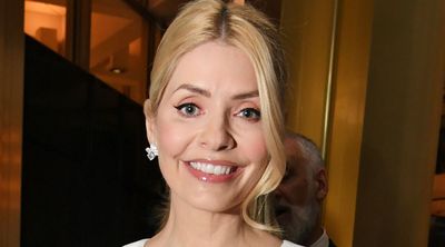 Holly Willoughby's rose shirt and vanilla coloured jeans offer a feminine update to summer denim outfits