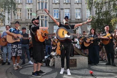 Musicians gather in Dublin to pay tribute to Glen Hansard
