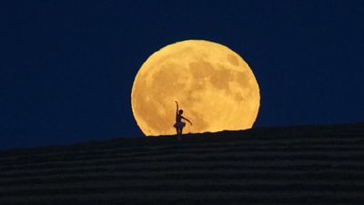 July full moon delights skywatchers worldwide. Here are our favorite photos of the majestic Buck Moon
