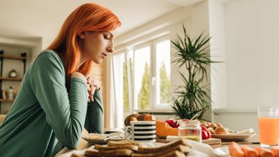 The 10-second pre-meal ritual a nutritionist swears by to beat emotional eating and negative self-talk