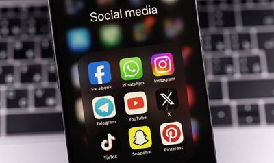 I tried HyperTexting for a week to escape social media algorithms — and realized I don't actually want them gone