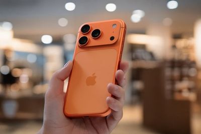 iPhone Prices to Go up as Memory Chip Costs Keep Climbing? Tim Cook Says Apple Is 'Evaluating All Options'