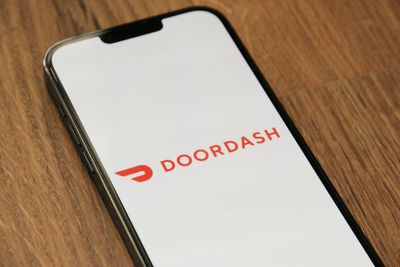 Mayor Mamdani Backs DoorDash Settlement Returning $104M to New York Delivery Workers