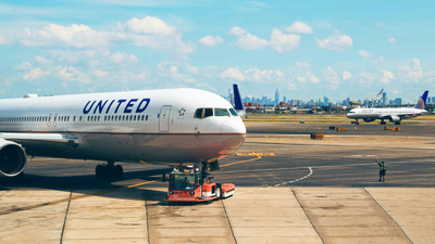 Woman shocked after United Flight had ‘too much weight’. She reveals they removed everyone’s checked bags from the plane: ‘how is this going to work?’