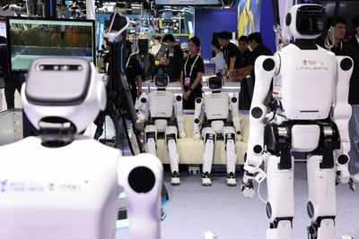 The Gemini AI model that allows humanoids to screw in light bulbs and tie bin bags