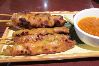 Former child pop star sues airline after ‘splintered’ chicken skewer allegedly damages vocal cords