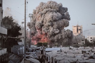 Bulletin world briefing: Trump-Gaza peace deal in doubt as Israel and Hamas clash over disarmament