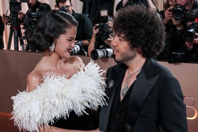 Selena Gomez sings in Spanish with husband Benny Blanco in his new music video
