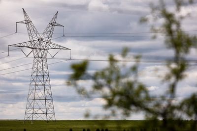 Texas lawmakers want to halt plan to build high-voltage transmission lines across the state