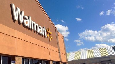 A Walmart price-tag dispute turned into a viral confrontation — and many are debating whether security went too far