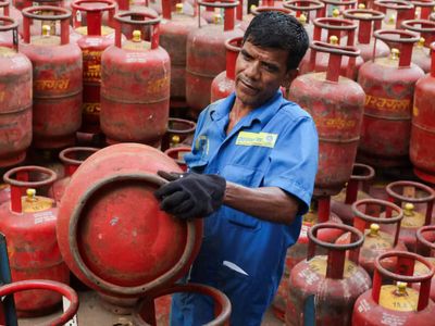 LPG price cut today: Commercial cylinders cheaper by over Rs 200 in Delhi & Kolkata; domestic rates remain unchanged