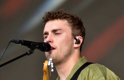 Sam Fender and Olivia Dean beat UK chart record with Rein Me In