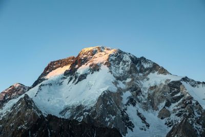 Search resumes for climbers missing in Pakistan avalanche
