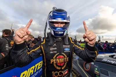 Supercars Perth: Matt Payne builds championship lead with near-perfect day