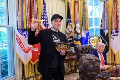 'That's Delusional': Senators Bash Elon Musk Claim That AI Will Do Away With Retirement Accounts