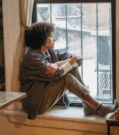 A Practical Guide to Quiet Safety Habits Women Living Alone May Want to Recheck Before Late-Summer Travel