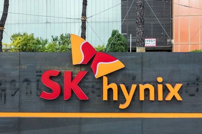 SK Hynix, Meta, Apple, and More: 5 Stocks Investors Couldn't Stop Buzzing About this Week