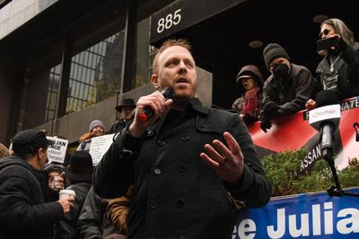 US reporter fighting back after border patrol seized his cellphones