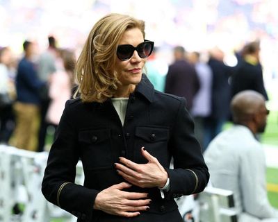 Amanda Staveley consortium set to buy Gold family’s 25.1% stake in West Ham