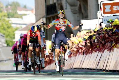 Wiebes outsprints Le Court and Vollering to win Tour de France Femmes opening stage