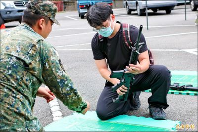 第四作戰區全旅配裝美援卡賓槍》國軍擴大後備訓練 落實戰力恢復