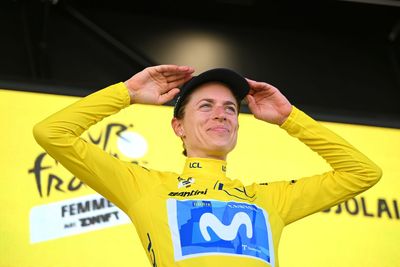Who is leading the Tour de France Femmes 2026 after stage 5?