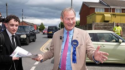Rupert Lowe offers alliance with Nigel Farage to unite Britain's hard right